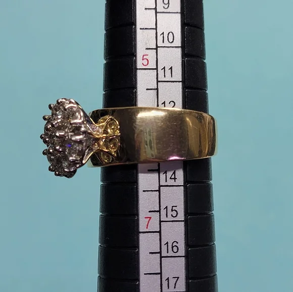 Stunning Vintage 14K & Diamond Cluster Ring - Picture 6 of 6